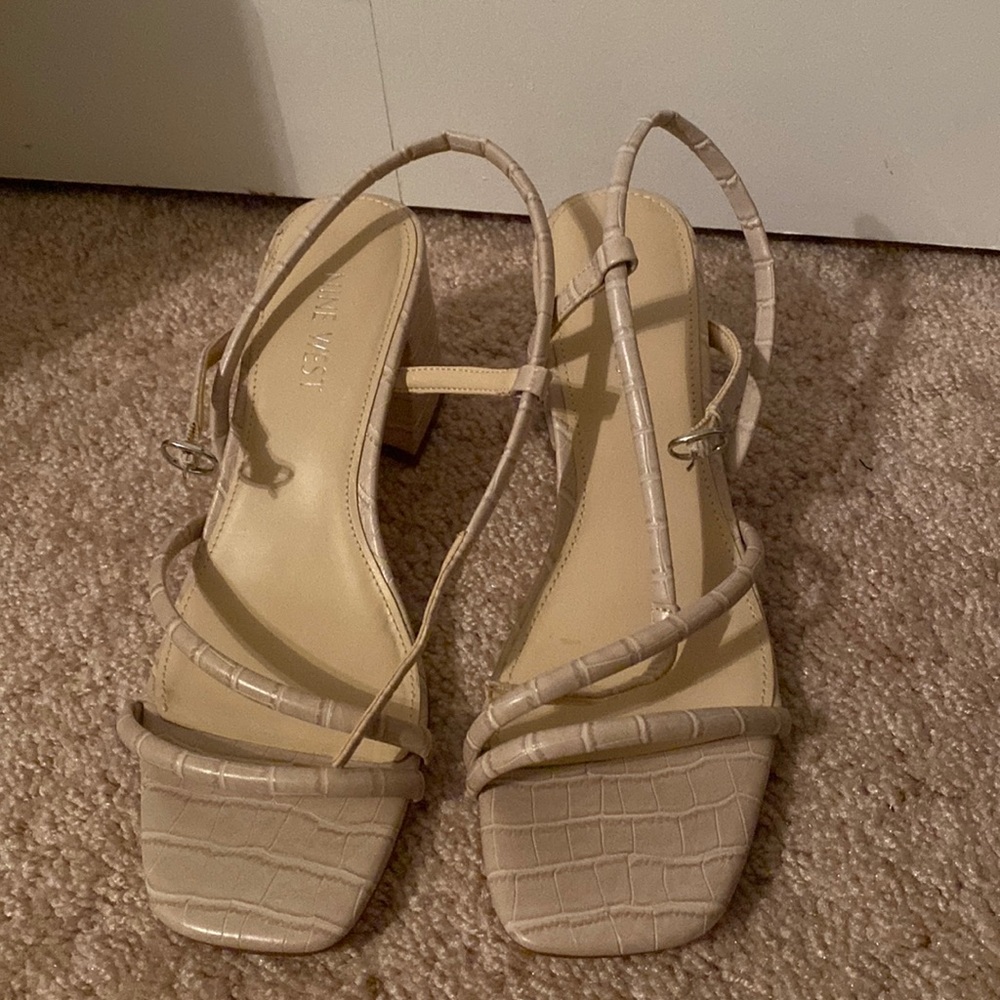 Nine West heeled womens size 7.5 sandals.